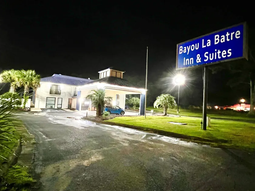 Bayou Inn & Suites - Image 1
