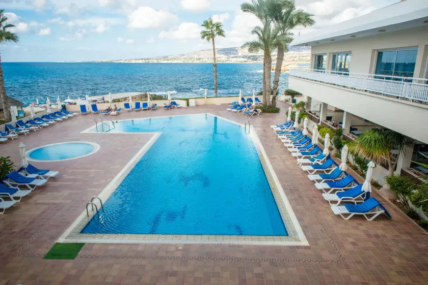 Cynthiana Beach Hotel - Image 1