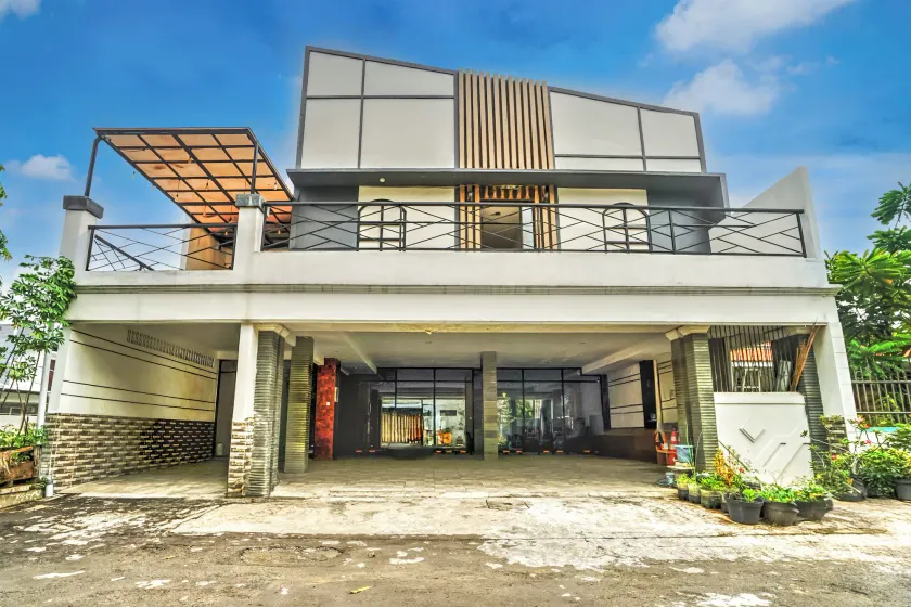 Hotel O near Ciputra World Surabaya formerly Darmo Residence - Image 1