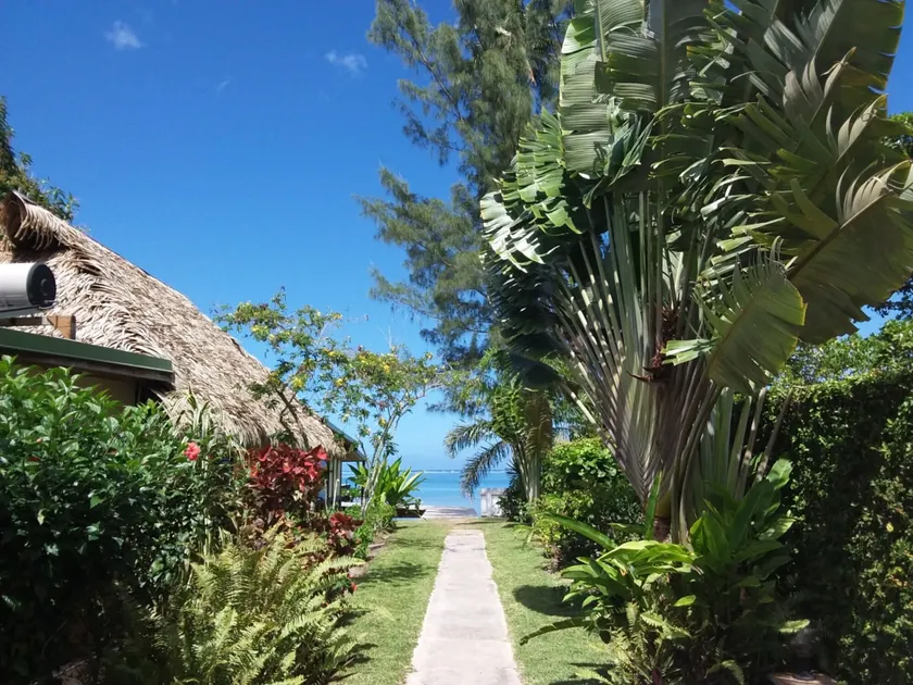 Linareva Moorea Beach Resort - Interior entrance