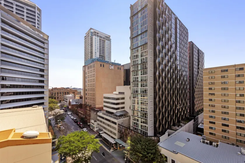 Oaks Brisbane Festival Suites - Image 1