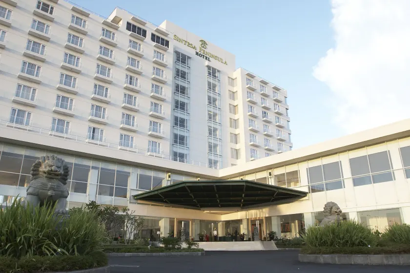 Sintesa Peninsula Hotel Manado - Image 1