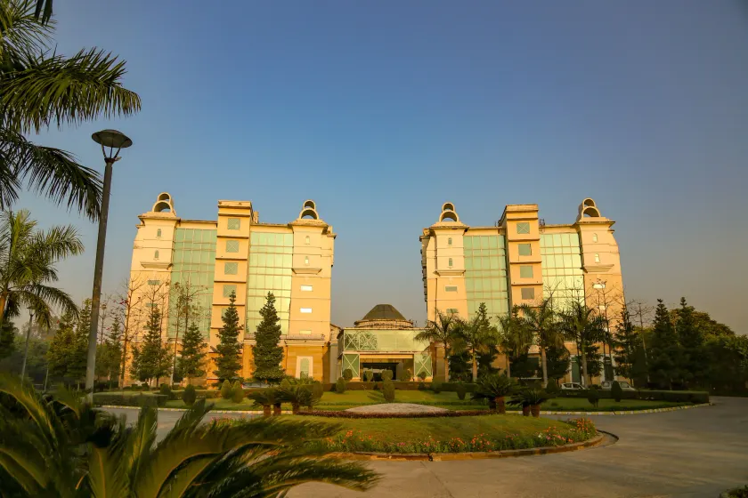 Four Leaf Service Suites - Image 1