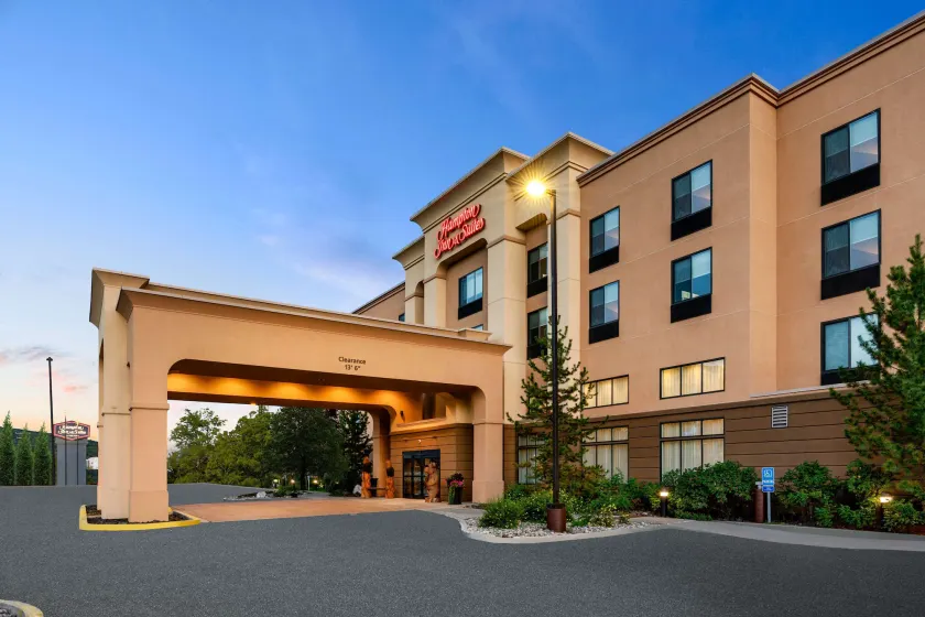 Hampton Inn & Suites Fairbanks - Image 1