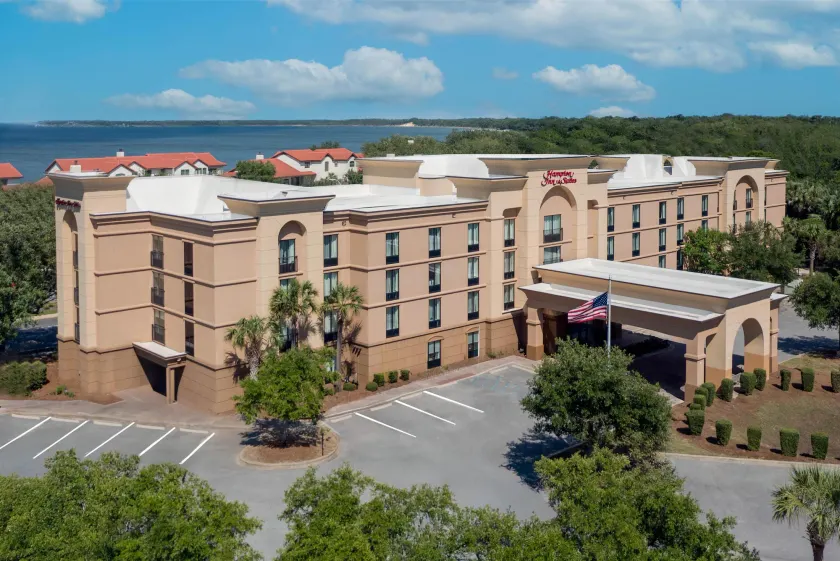 Hampton Inn & Suites Pensacola/Gulf Breeze - Image 1