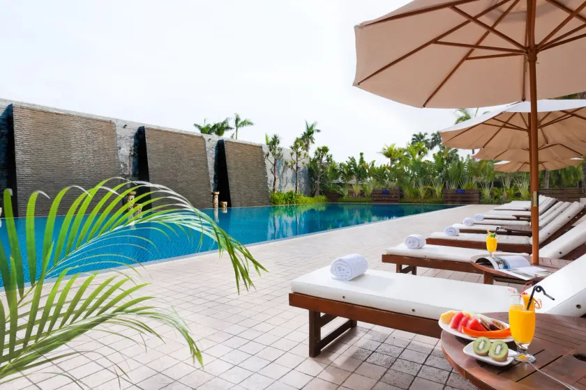 Queena Plaza Hotel - Image 1