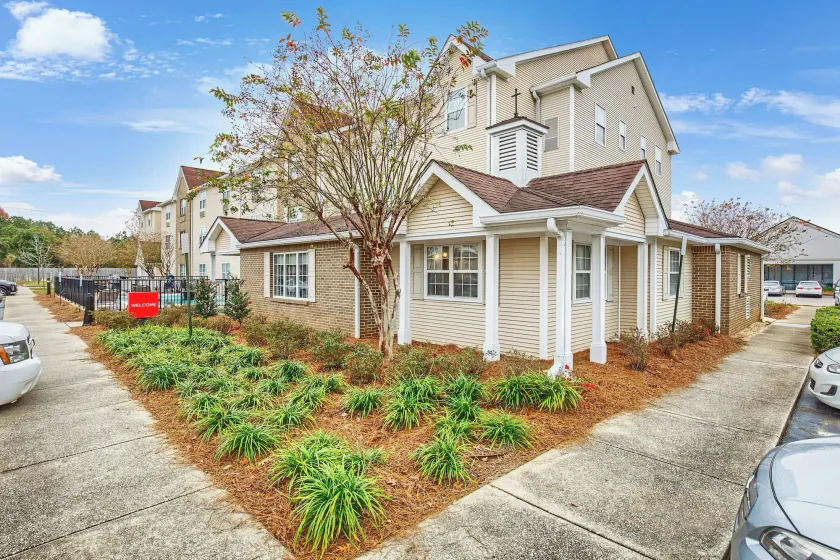 MainStay Suites - Image 1