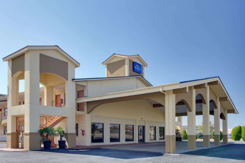 Baymont by Wyndham Terrell - Image 1