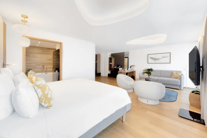 GOLDEN TULIP LYON OUEST TECHLID Hotel & Spa - Image 1