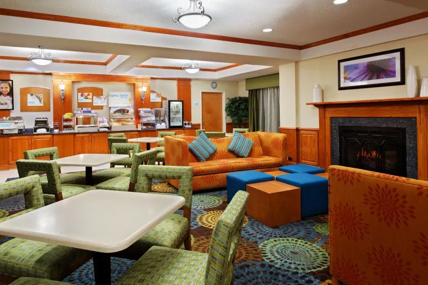 Holiday Inn Express Richmond-Brandermill-Hull Street by IHG - Image 1