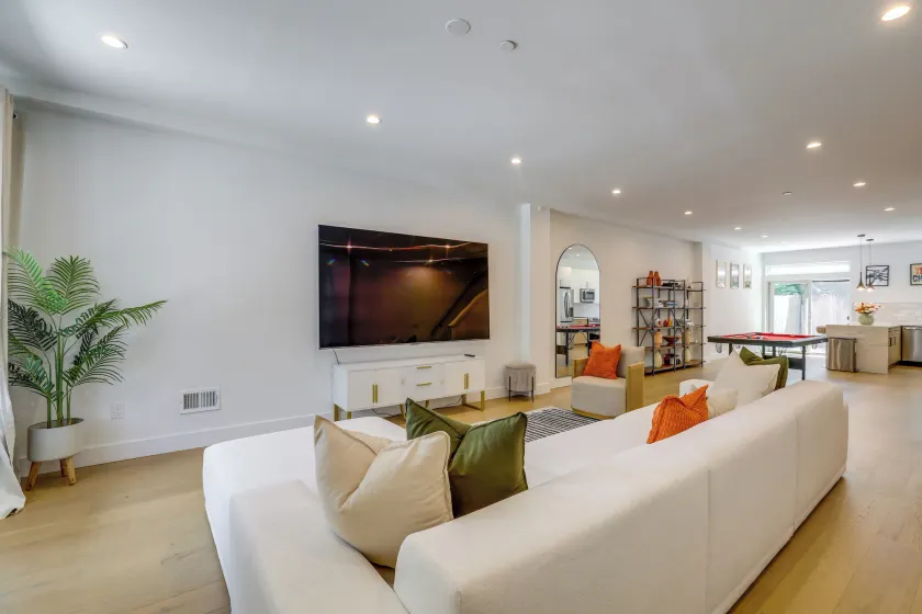 6 Mi to Center City Philly! Wfh-friendly Townhome - Image 1