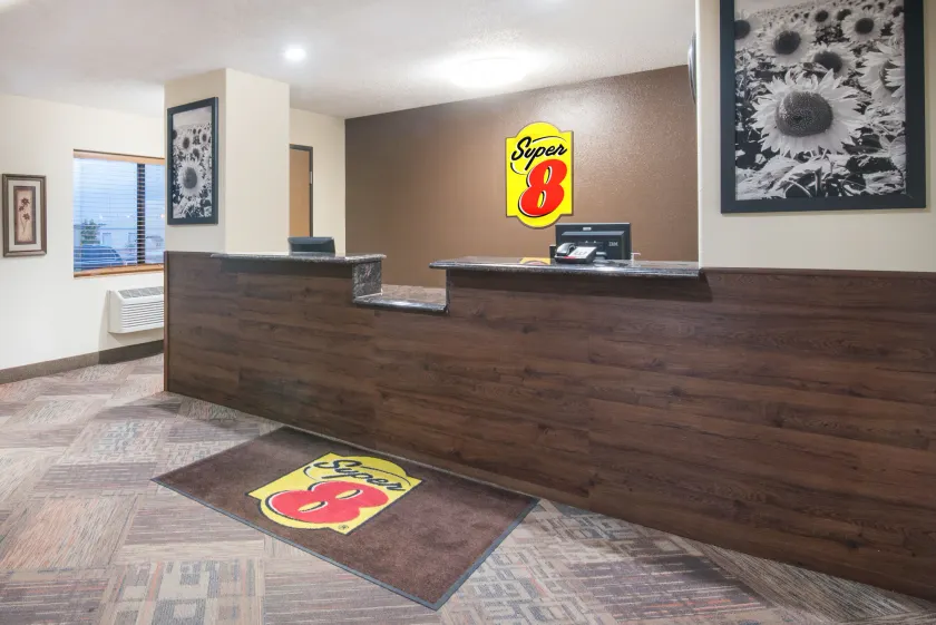 Super 8 by Wyndham Jamestown - Image 1