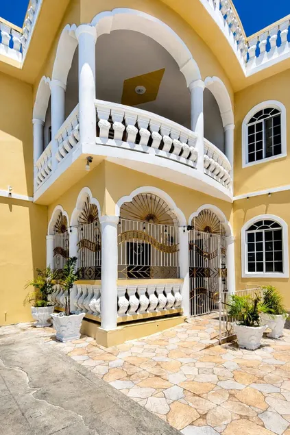 Dela de-Rose Guest House Negril Jamaica - Image 1