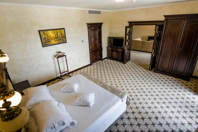 Hotel Golden House - Image 1