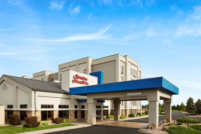 Hampton Inn & Suites Pueblo-Southgate - Image 1