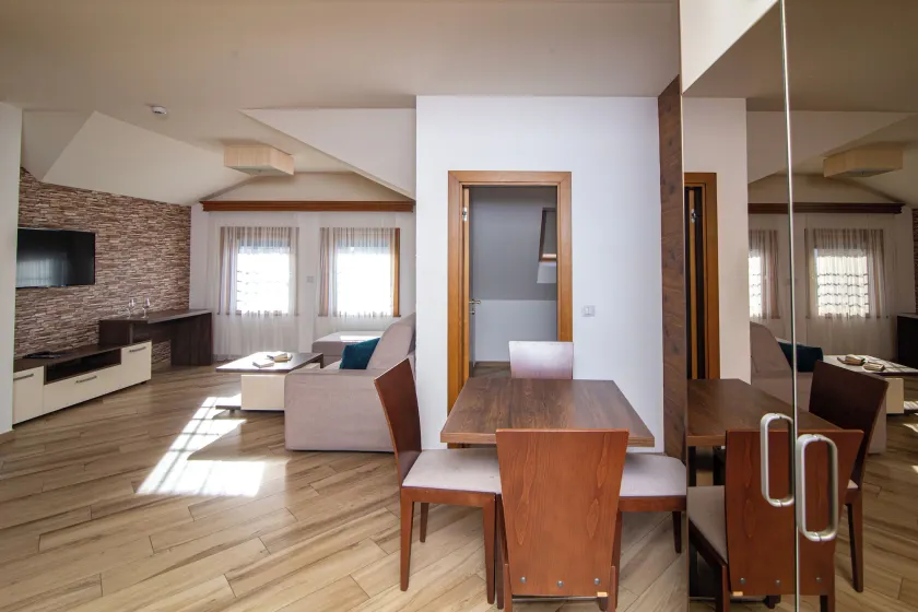 Central Inn - Image 1