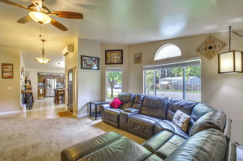 Coastal Retreat Near Redwoods & 2 Miles to Beach! - Living area