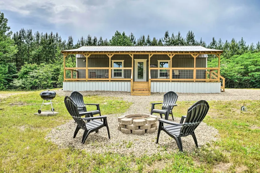 Broken Bow Cabin on 15 Acres w/ Stocked Fish Pond! - Image 1