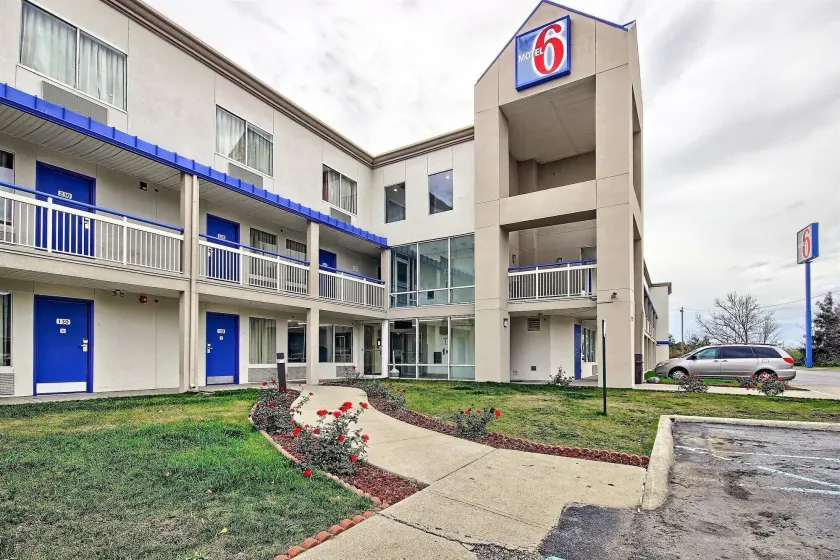 Motel 6-Columbus, OH - West - Image 1