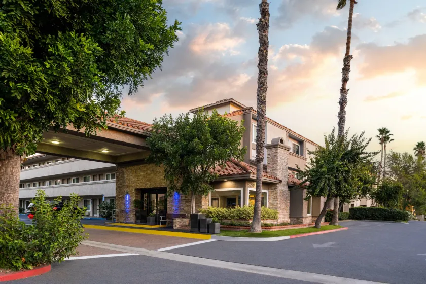 Holiday Inn Express Simi Valley by IHG - Image 1
