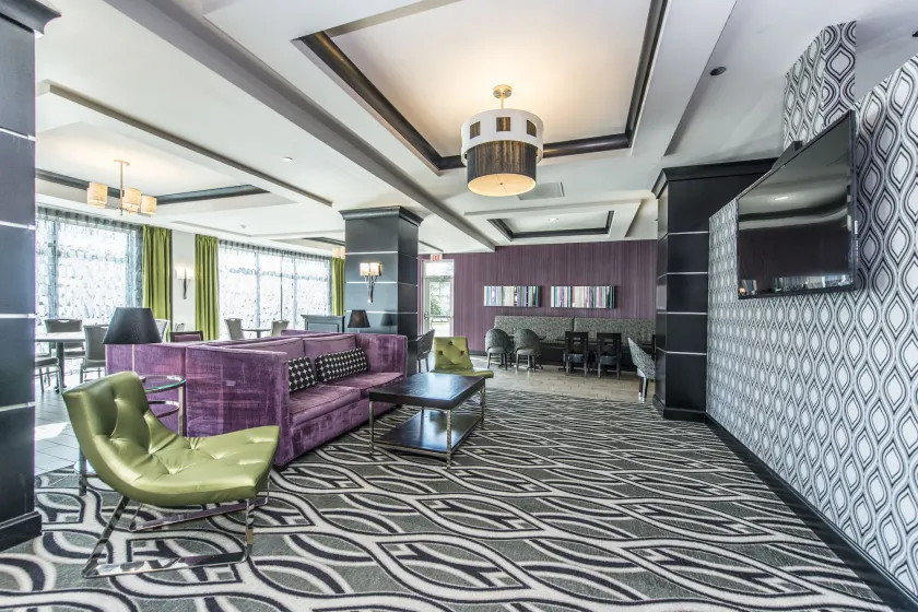 Holiday Inn Express & Suites Charleston Arpt-Conv Ctr Area by IHG - Siddeområde i lobbyen