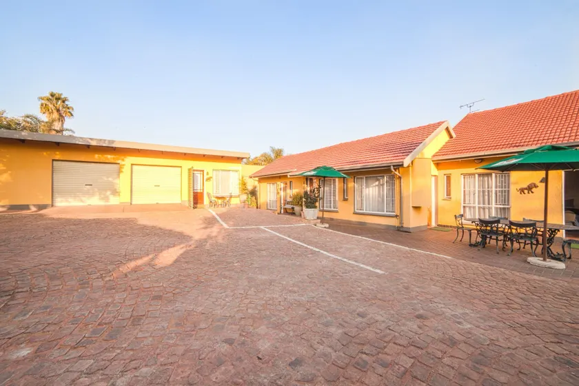 Marle' Lodge - Image 1