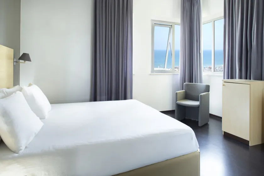 Club Meeting Hotel - Image 1