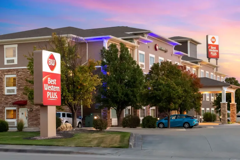 Best Western Plus Butterfield Inn - Image 1