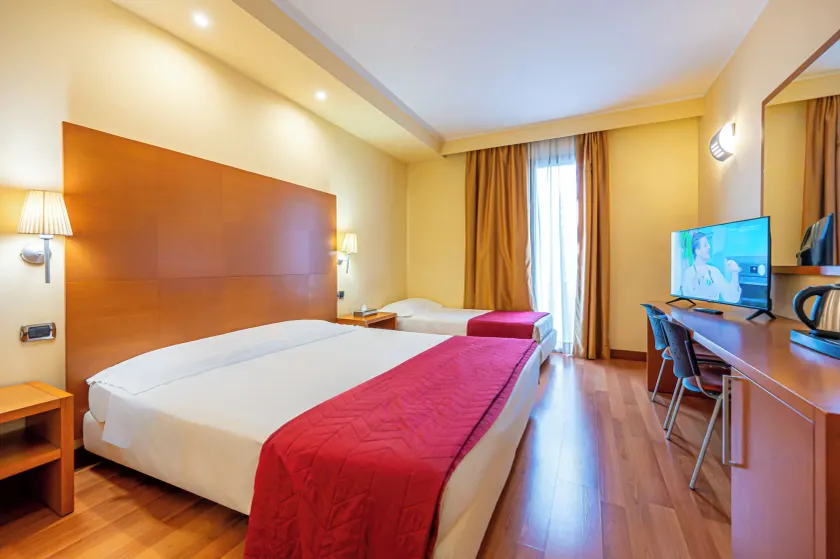 Luna Hotel Lago Maggiore Arona - Image 1