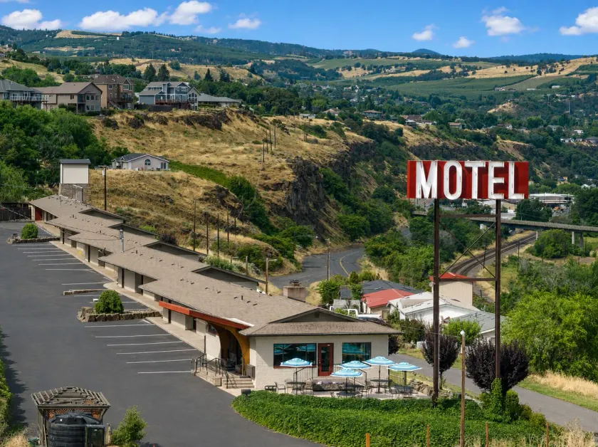 Celilo Inn - Image 1