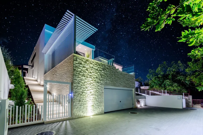 Luxury Villa Luna with Swimming Pool - Image 1