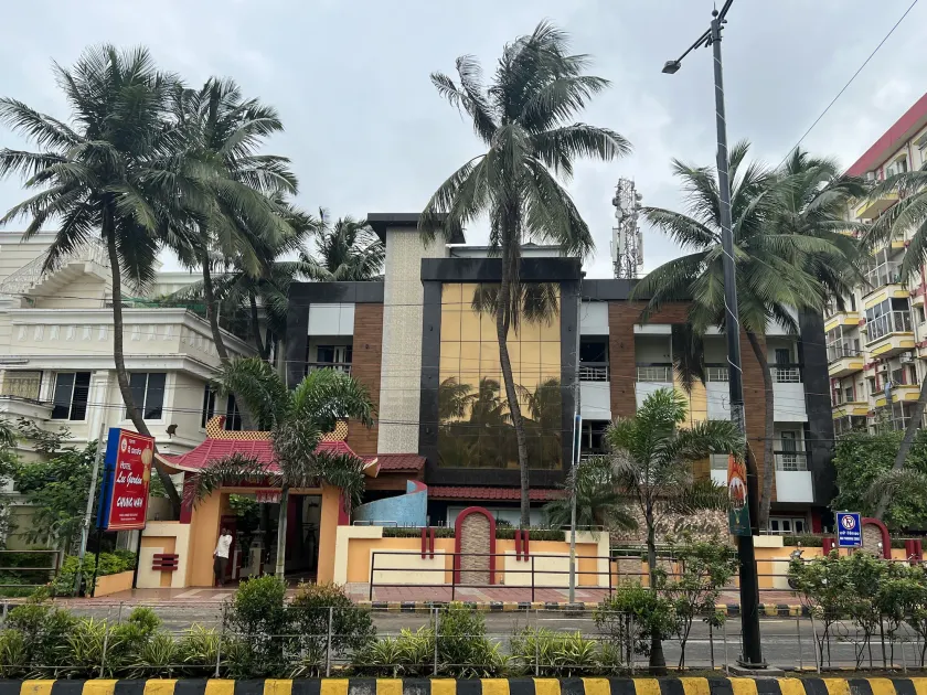 Hotel Lee Garden Near to Blue Flag Beach 500 Mtrs - Image 1