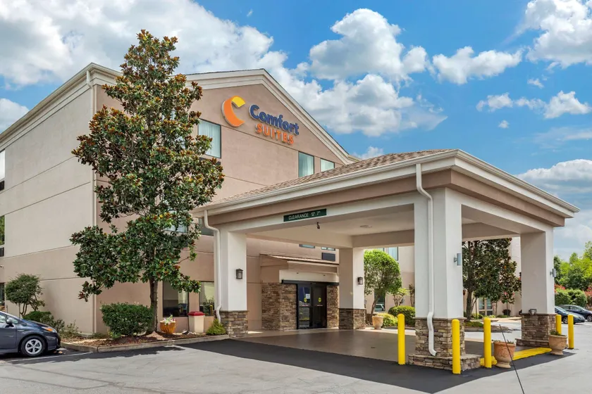 Comfort Suites Cordova - Image 1