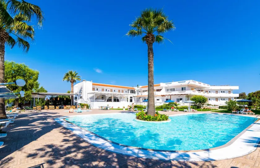 Sabina Hotel - Image 1