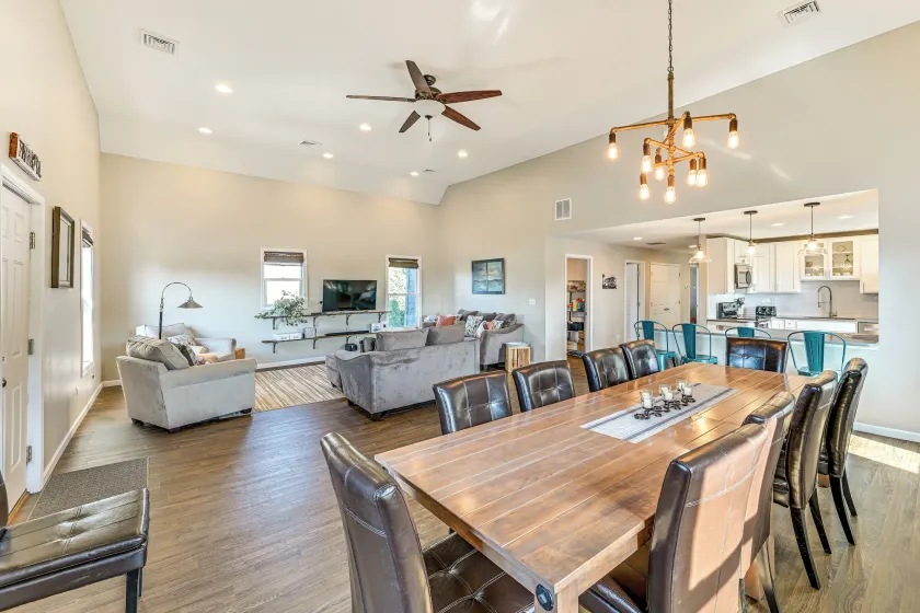 Walk to Academy: Lake Max Family Penthouse - Image 1