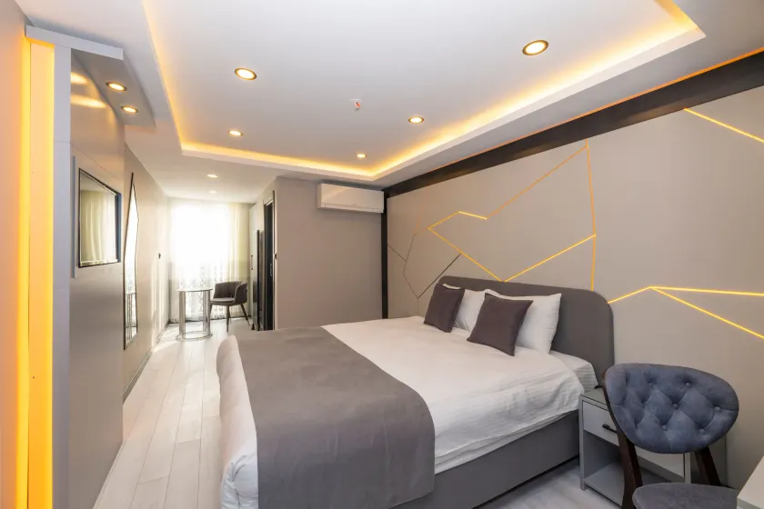 White Corner Hotel - Image 1