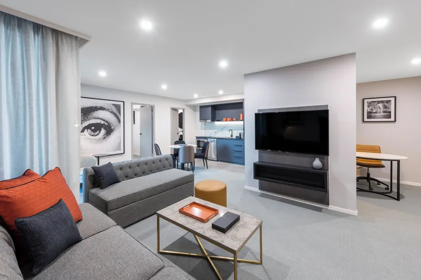 Deco Hotel Canberra - Image 1