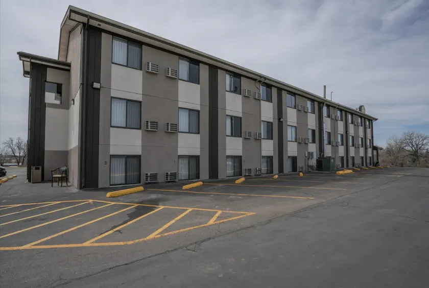 Super 8 by Wyndham Miles City - Image 1