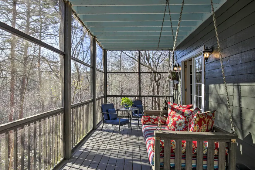 Cozy & Quiet Studio w/ Porch, Near Scenic Railway! - Image 1