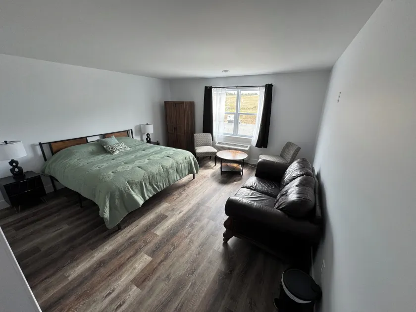 Room-red Farm Inn - Room 12 - Image 1