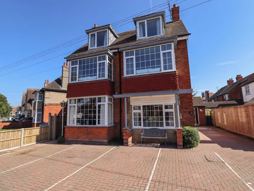 Chalfont Lodge - Image 1