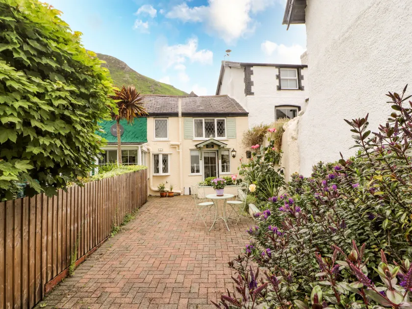 Capel Cottage - Image 1