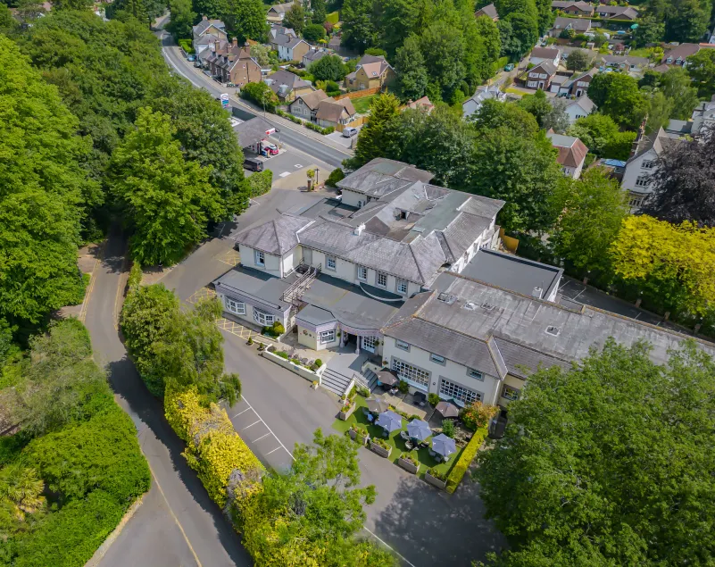 Reigate Manor Hotel - Image 1