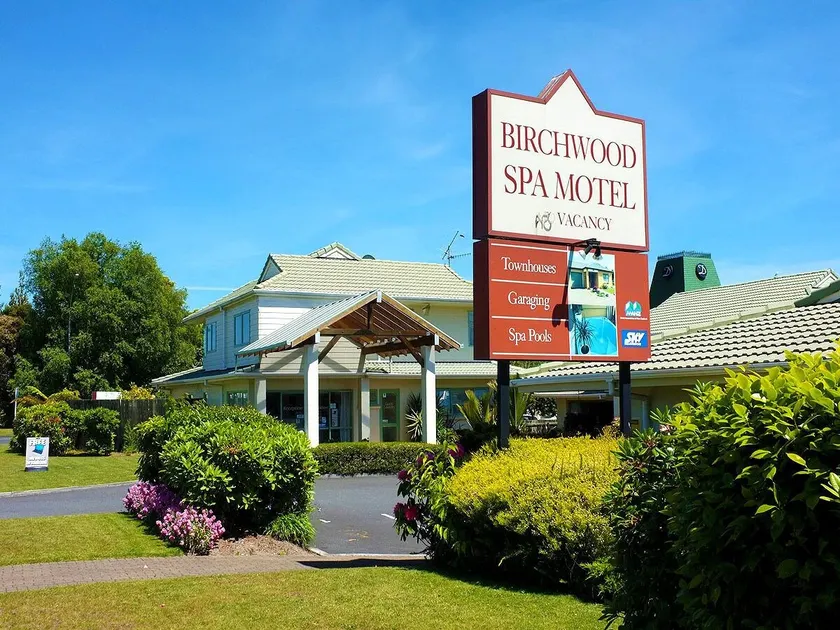 Birchwood Spa Motel - Image 1