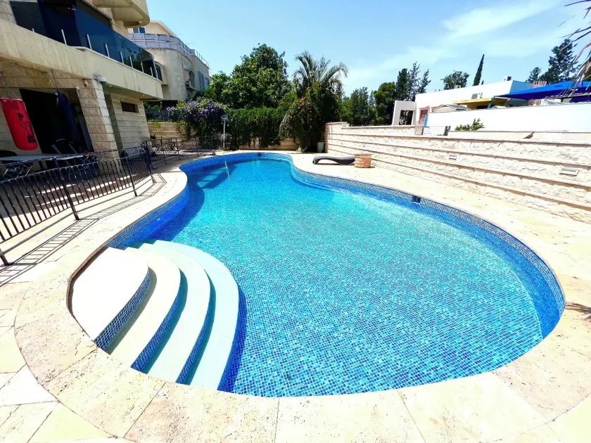 Grace Holon Villa & Pool - Image 1