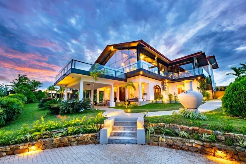 Fox Kandy by Fox Resorts - Luxury in the Mist - Image 1