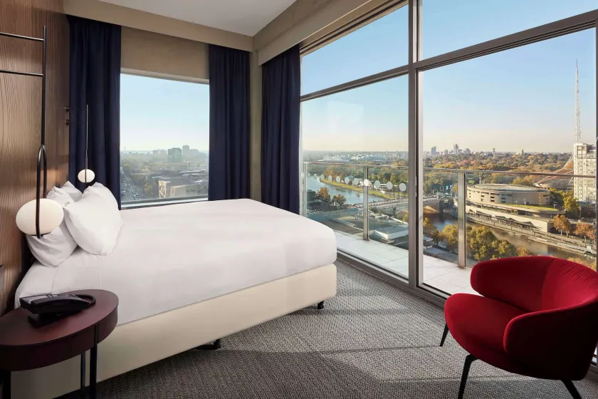 DoubleTree by Hilton Hotel Melbourne - Flinders Street - Image 1