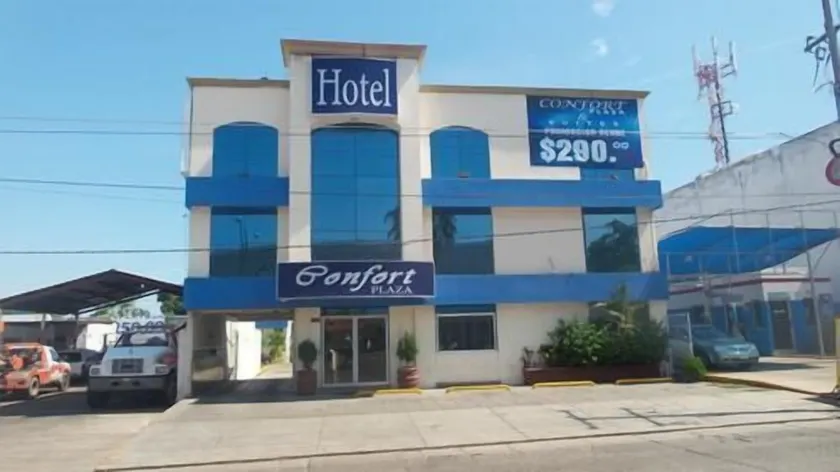 Hotel Confort Plaza - Image 1