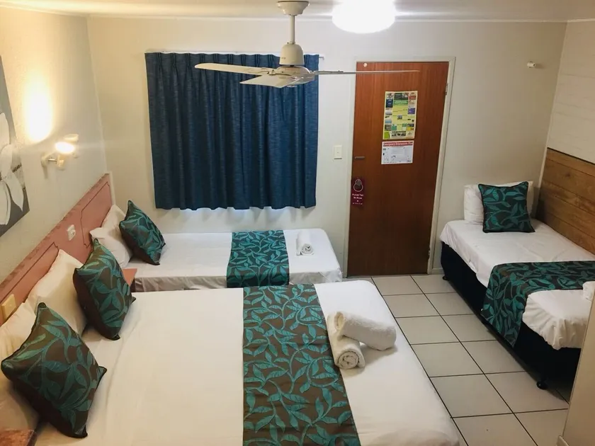Emerald Highlands Motel - Image 1