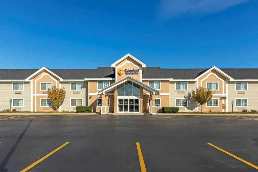 Comfort Inn & Suites Jackson - West Bend - Image 1